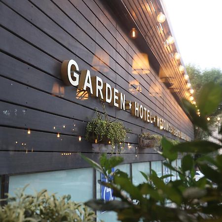 Garden Hotel Haifa Buitenkant foto
