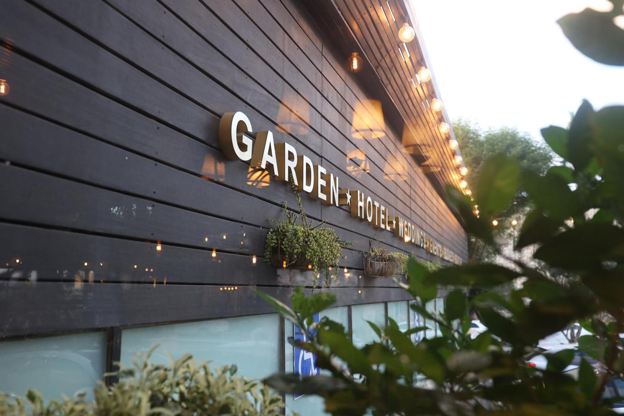 Garden Hotel Haifa Buitenkant foto